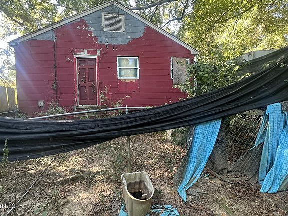 5th image of 1911 Shady Lane Dr