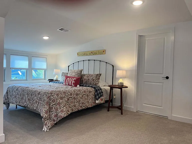 55 Merritt Ave — Photo 12