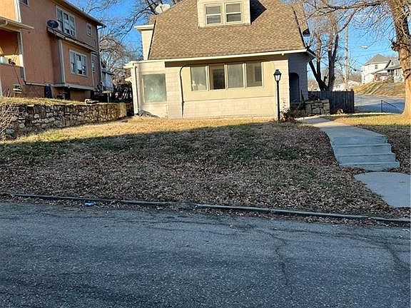 3rd image of 1800 Oakland Ave