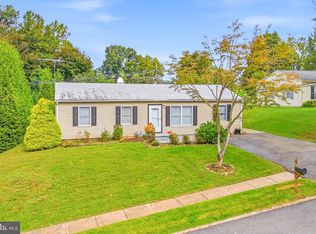 32 Chartwell Rd, West Grove, PA 19390