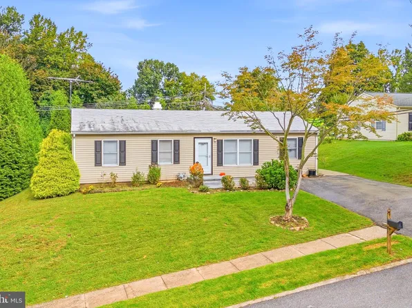 32 Chartwell Rd, West Grove, PA 19390
