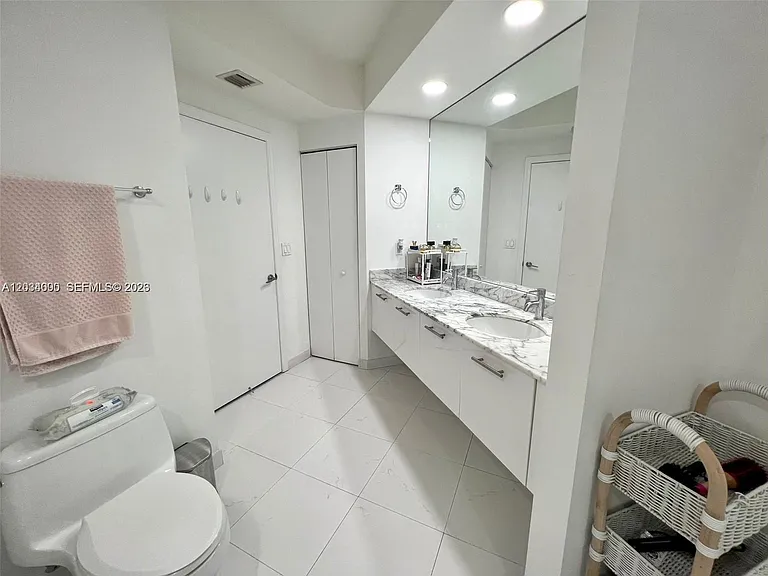 500 Brickell Ave #1410 — Photo 14
