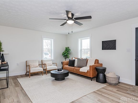 5th image of 104 Frahn Ave