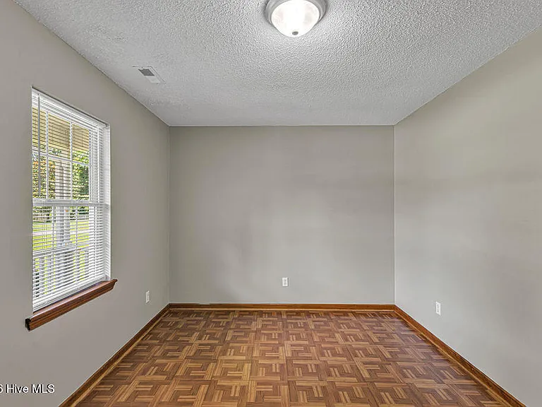 304 Gaston Ct — Photo 18