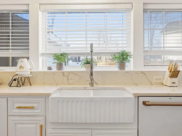 168 Ridge St, Brockton, MA 02302