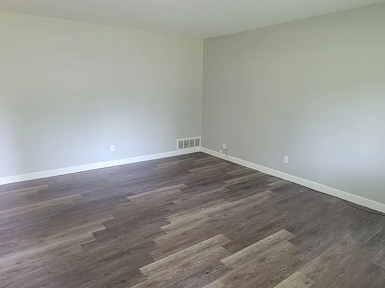 1370 Flicker Dr — Photo 2