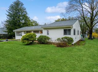 13 Campbell Rd, Kendall Park, NJ 08824