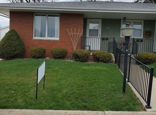 141 N Clinton Dr, Eureka, IL 61530
