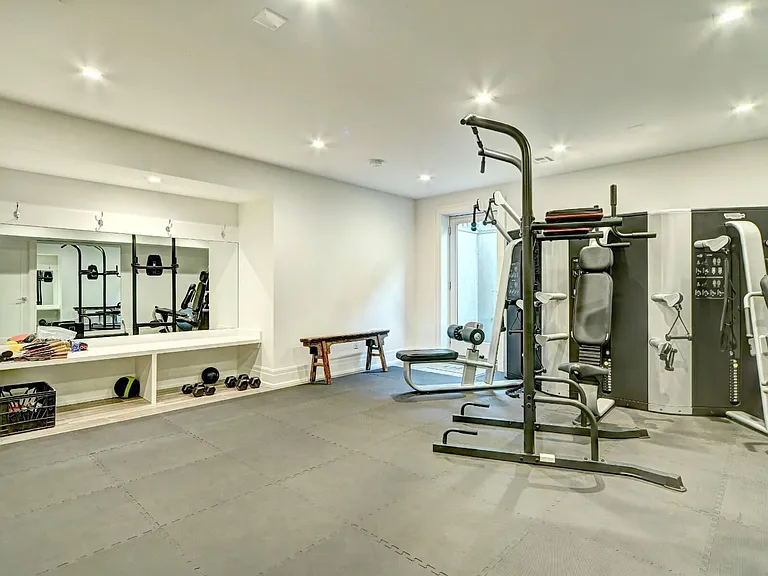 82 Harbor Dr — Photo 43