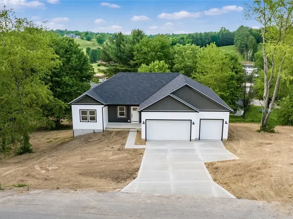 3050 Corbin Dr, Zanesville, OH 43701