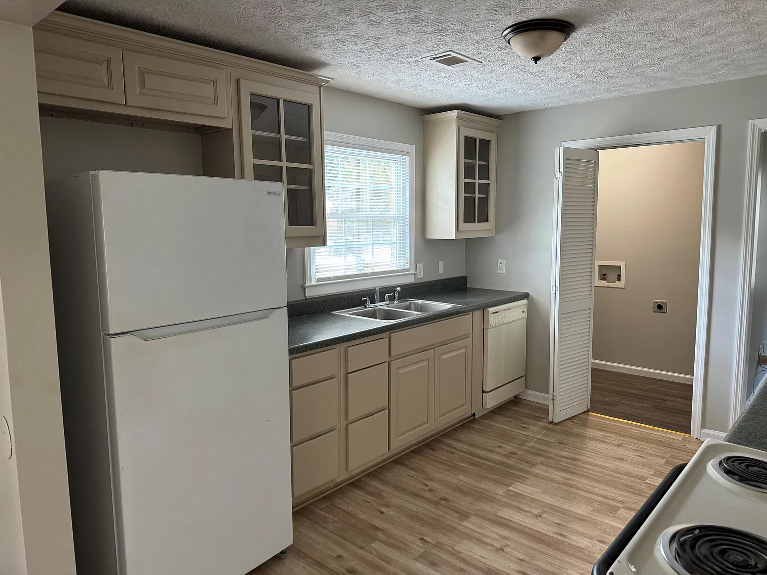 3 bed, 1080 sqft, $1,350 — Photo 3