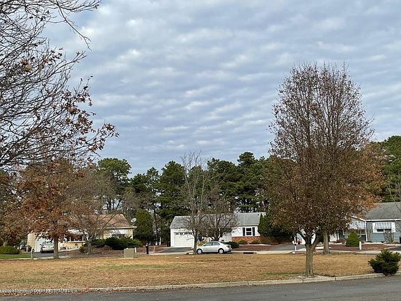 3rd image of 27 Burlington Ct