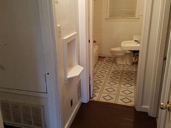 2nd image of 1504 Doris St