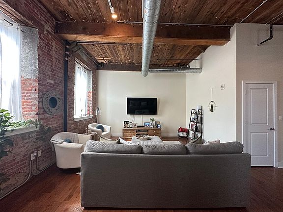 3rd image of 21 E Columbia Ave #111