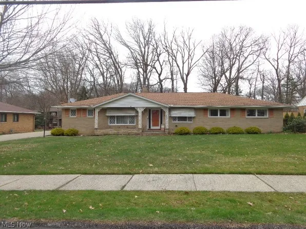 7521 Valley Villas Dr, Parma, OH 44130