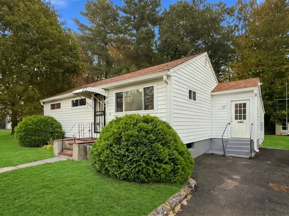 67 Rindone St, Holbrook, MA 02343