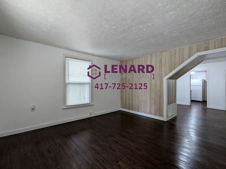 635 S Douglas Ave — Photo 3