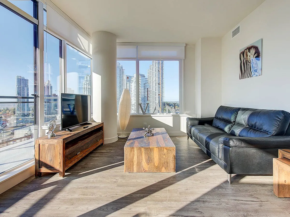 Luxury Apartment in Downtown Burnaby | Fully Furnished — Photo 2