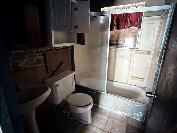 5th image of 215 Taft St SW