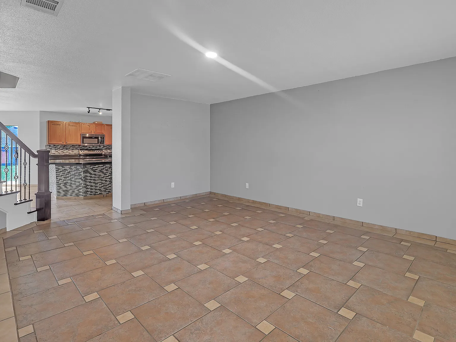 4 bed, 2653 sqft, $2,800 — Photo 3