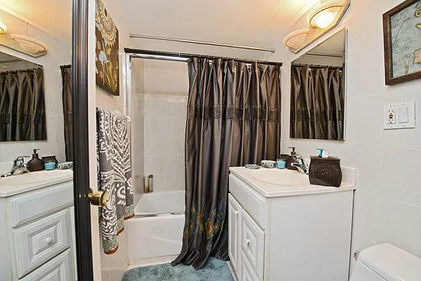 Rented by Keller Williams NYC | media 19