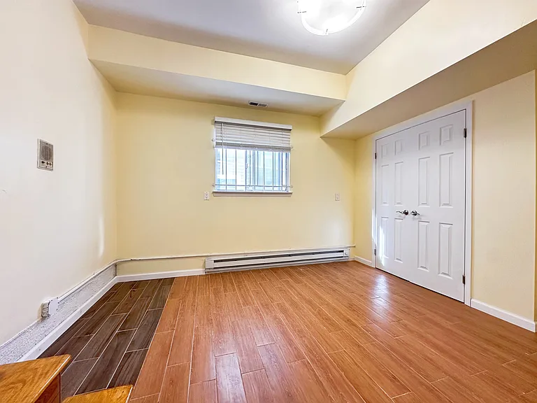 664 Travis Ave #1F — Photo 4