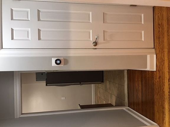 3rd image of 2546 44th St APT 1F