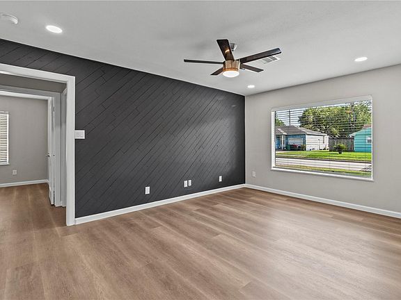 5th image of 1006 S Shepherd Dr