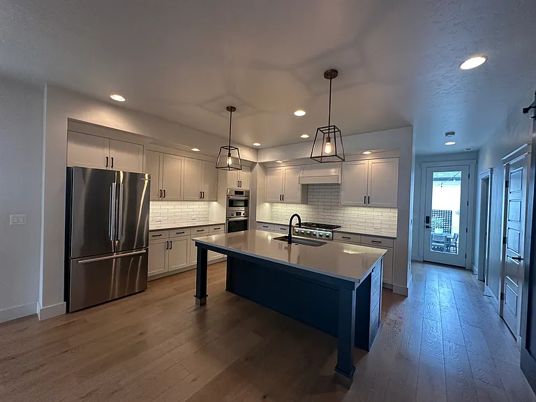 4423 E Parkcenter Blvd — Photo 11