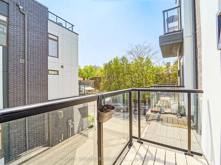 55 Sutton Ave — Photo 27
