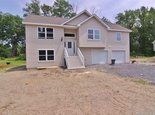 24 Pawan Cir, Lake Katrine, NY 12449