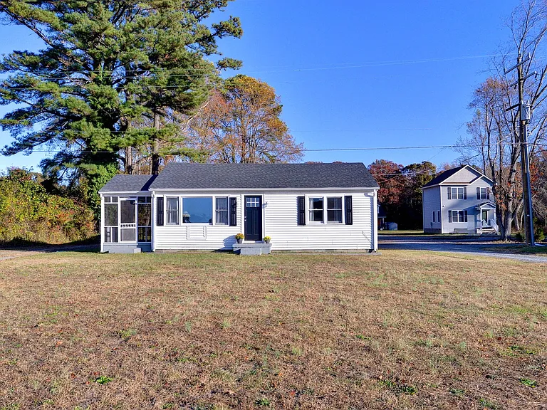 7331 Farmers Dr — Photo 1