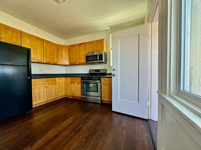 3629 West St — Photo 4