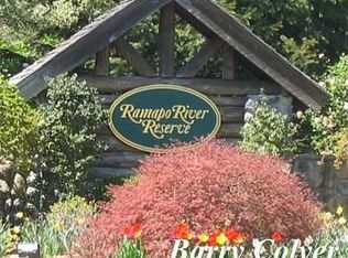 11 Highland Cross, Oakland, NJ 07436