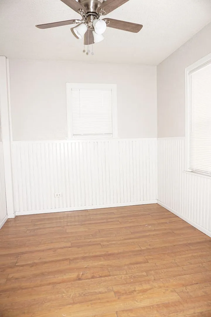 2 Bedroom Duplex Located Near Memorial Park & Downtown — Photo 4