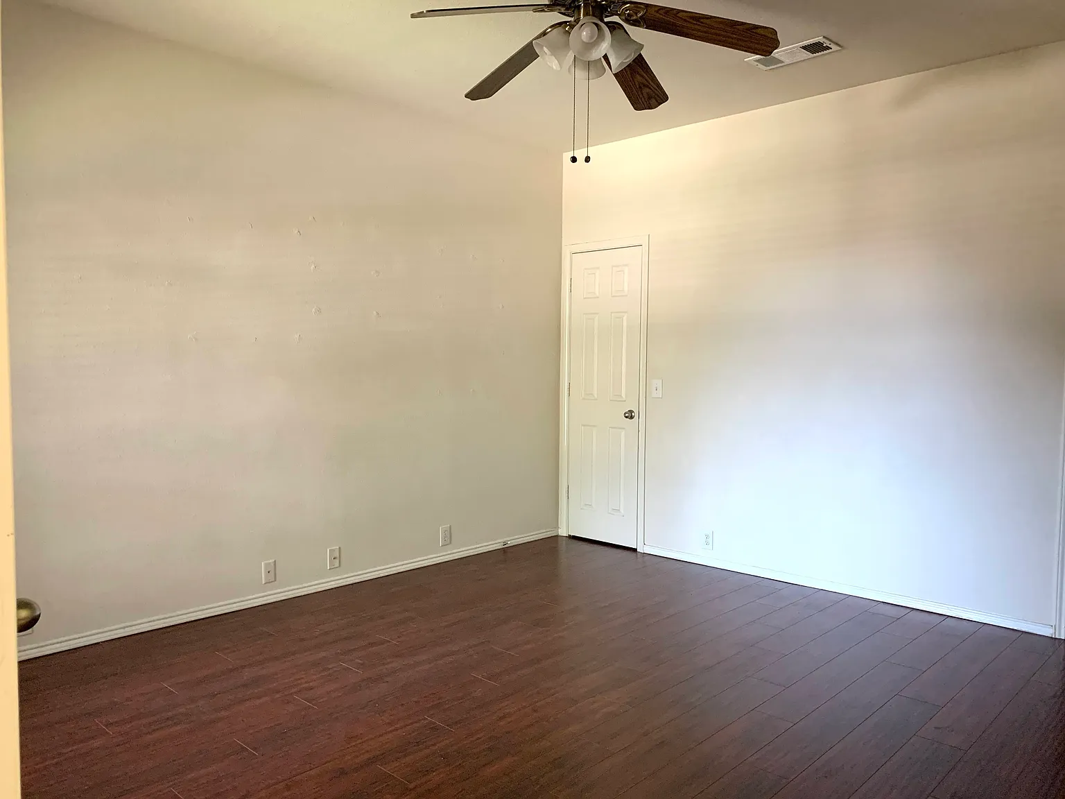 4 bed, 1901 sqft, $2,390 — Photo 4