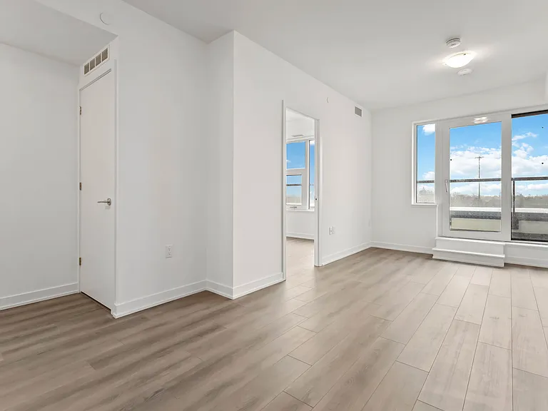7439 Kingston Rd — Photo 101