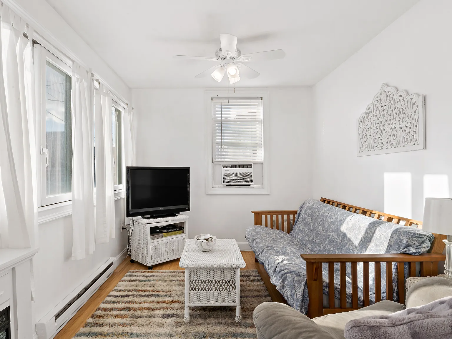 2 bed, 620 sqft, $2,350 — Photo 2