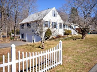 19 Crescent Ave, Farmington, CT 06032