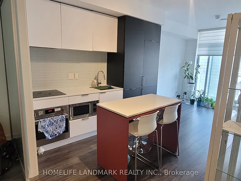 33 Helendale Ave #1408 — Photo 5