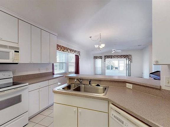 2nd image of 2227 N Brentwood Cir