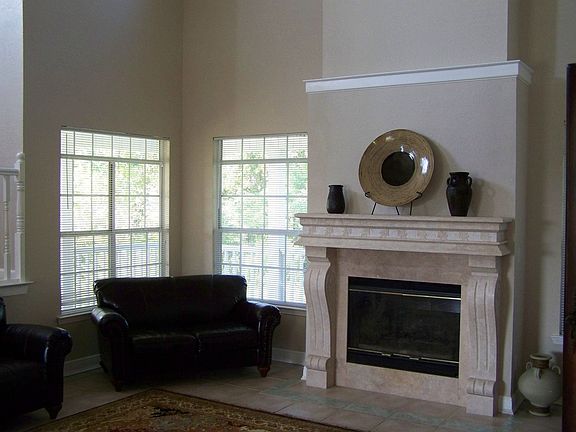 Lots of natural lighting/beautifull fireplace imported from South America