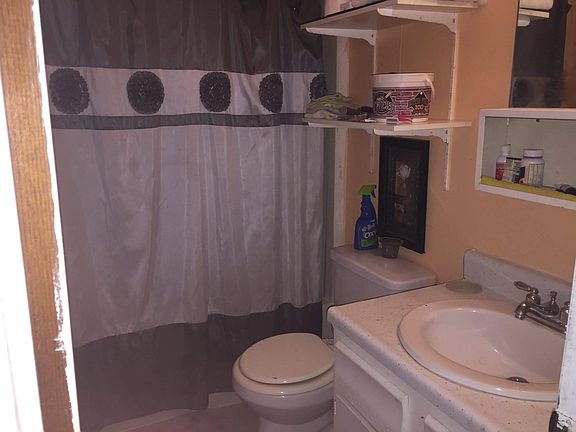 4th image of 1241 E Illinois St
