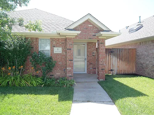 8 Brennan Park Photo 1