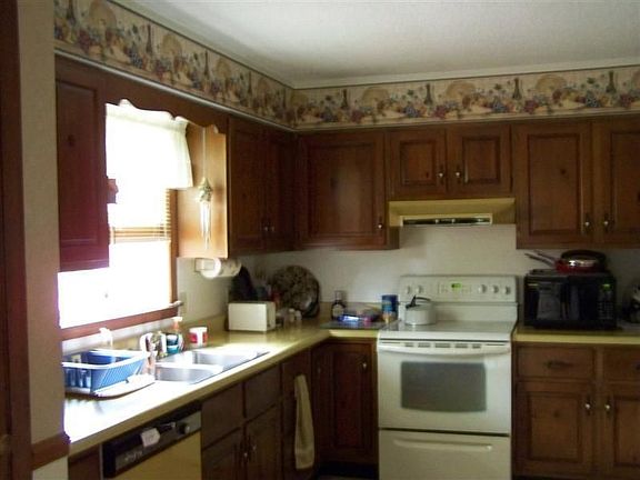 3rd image of 1706 Riverview Dr