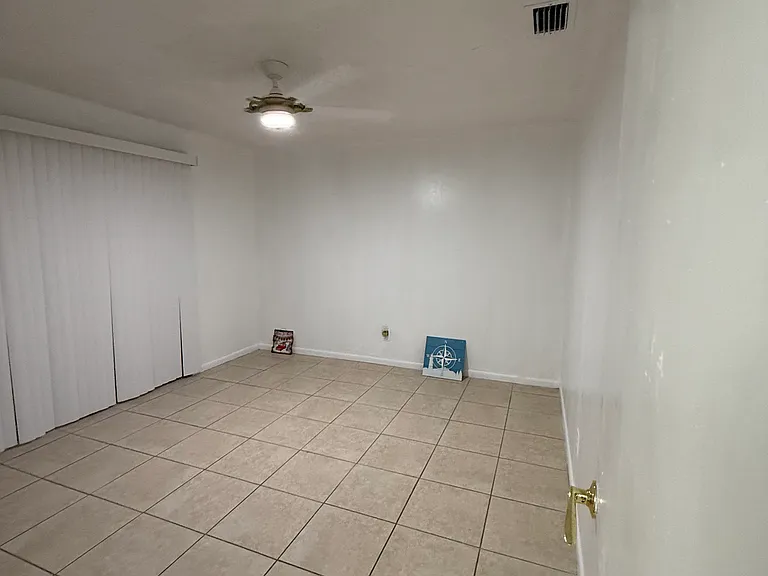 912 SE 13th St #3 — Photo 30