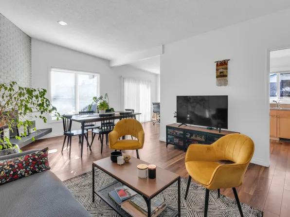 2413 9th St NW #A, Calgary, AB T2M 3L9