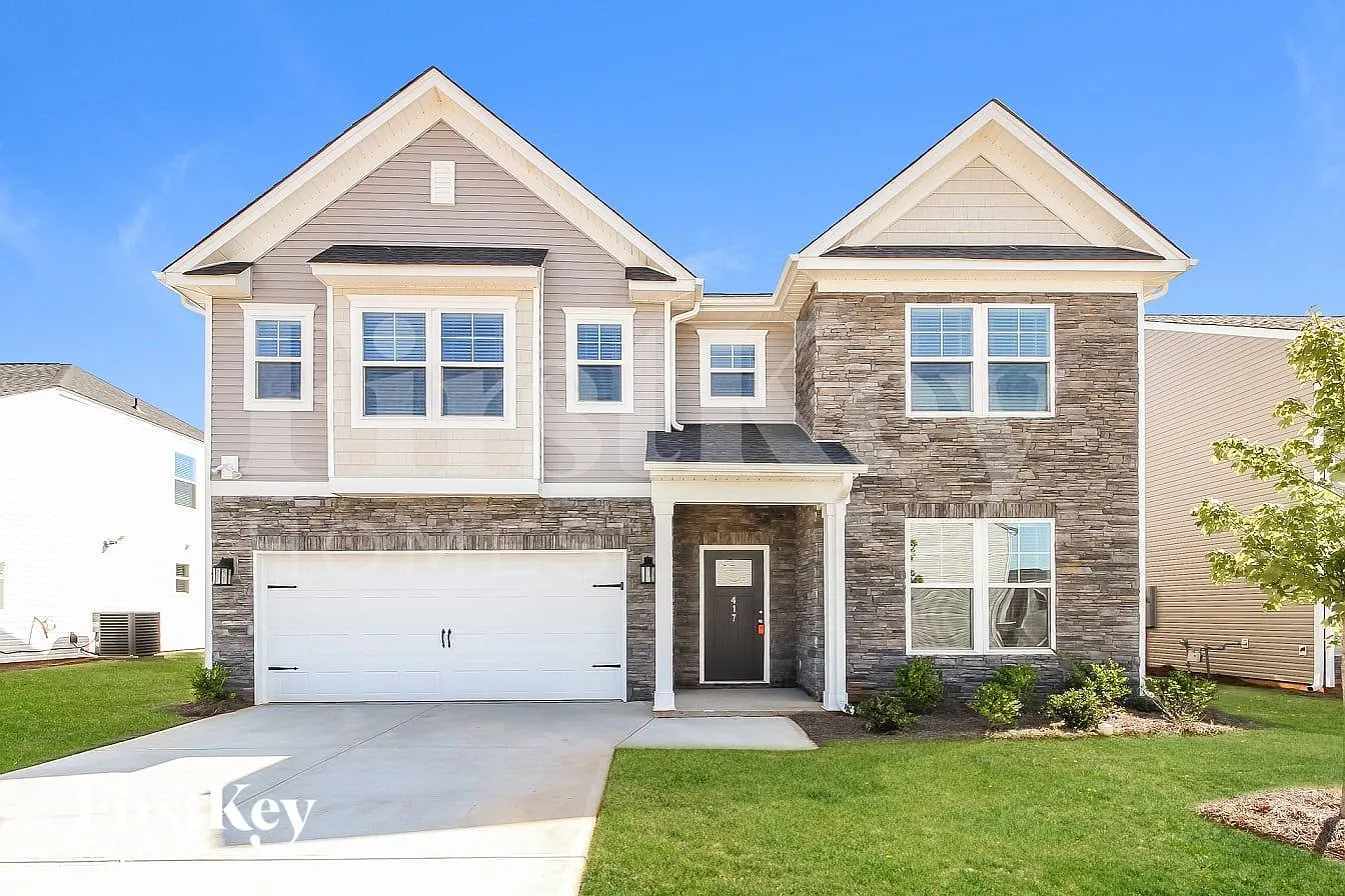 4 bed, 3.5 bath, 3184 sqft, $2,565 — Photo 1