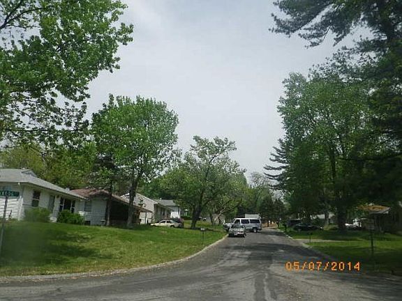 4th image of 7837 Tuxedo Ct
