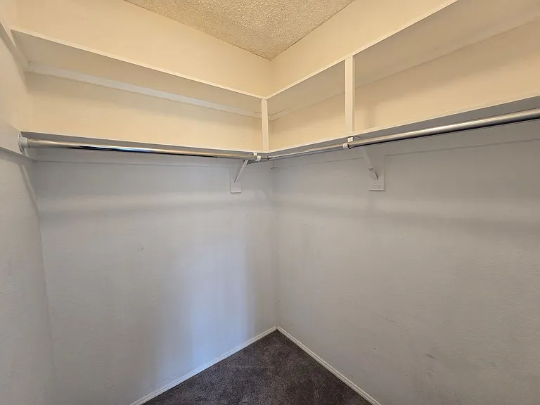 2960 Hyde Park Cir — Photo 19